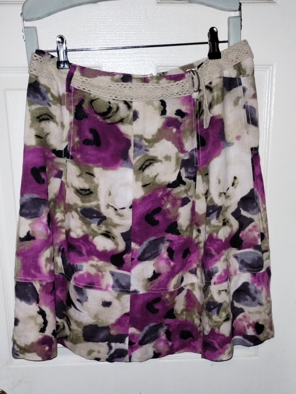 Watercolor Floral A-Line Midi Skirt in Purple, Sage & Cream. Size 40